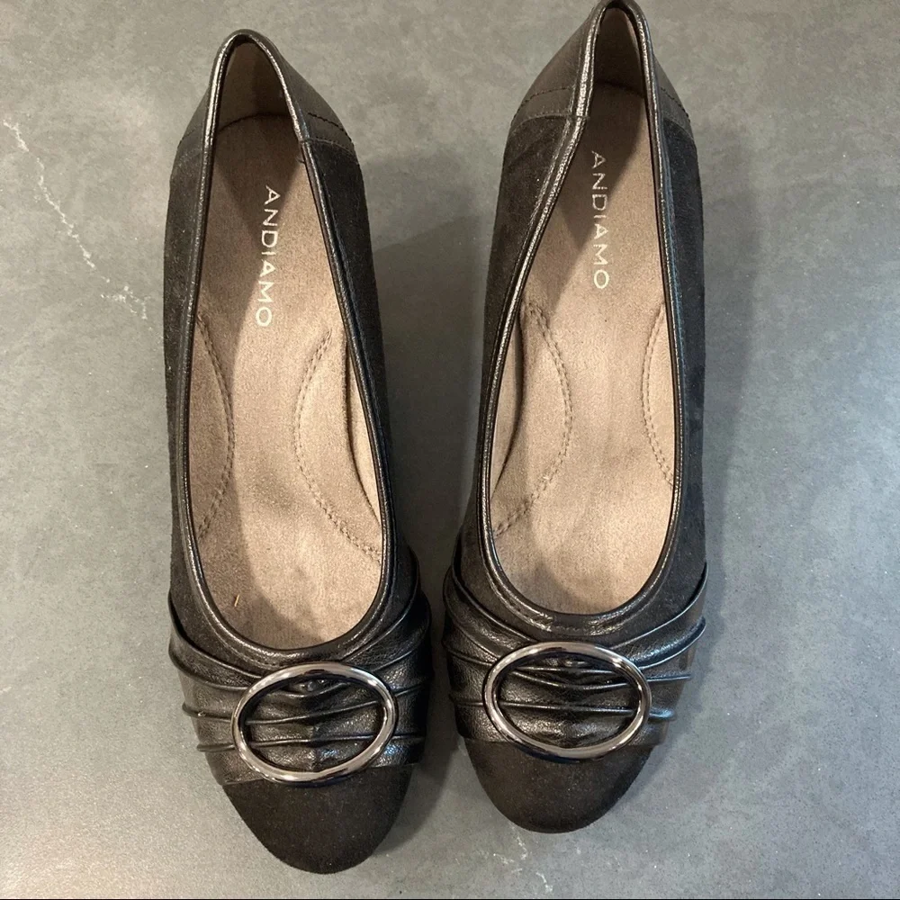 Andiamo sz 9.5 Belle black vegan leather buckle accent heels